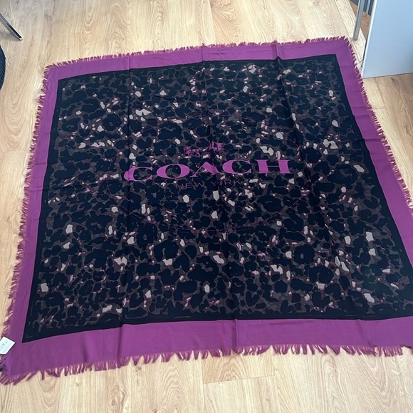 Coach Extra Large 53” Square Shawl 100% Wool Black Sherry F85222 - New with Tags - Picture 1 of 3